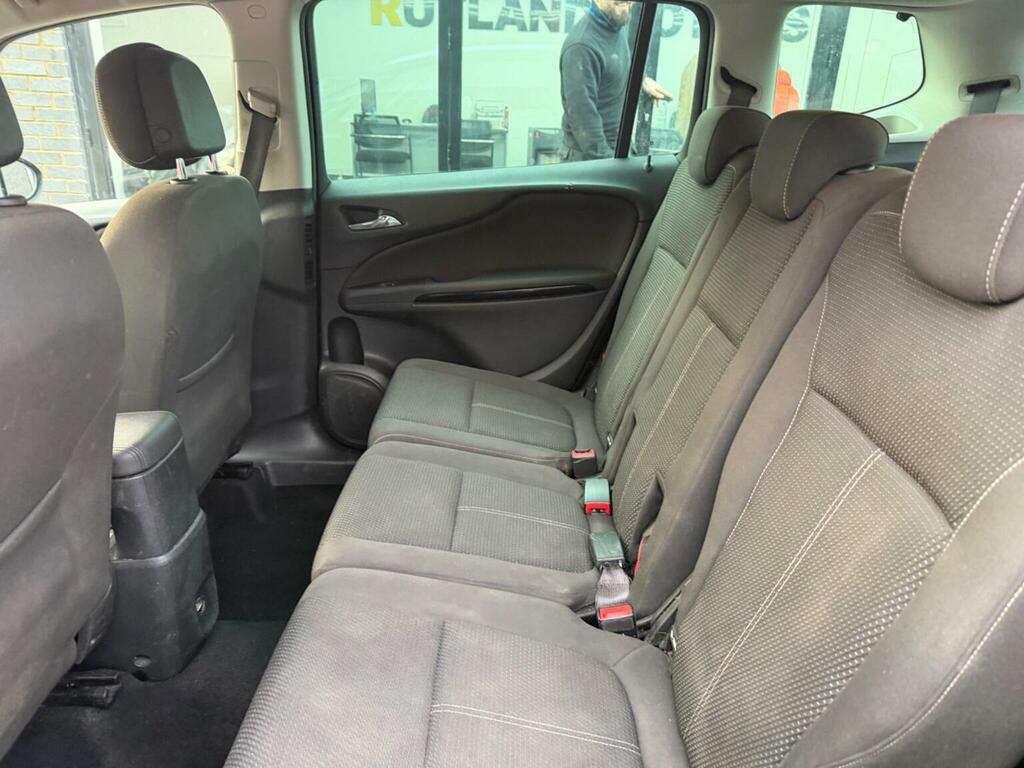 Vauxhall Zafira Tourer Tech Line White #28