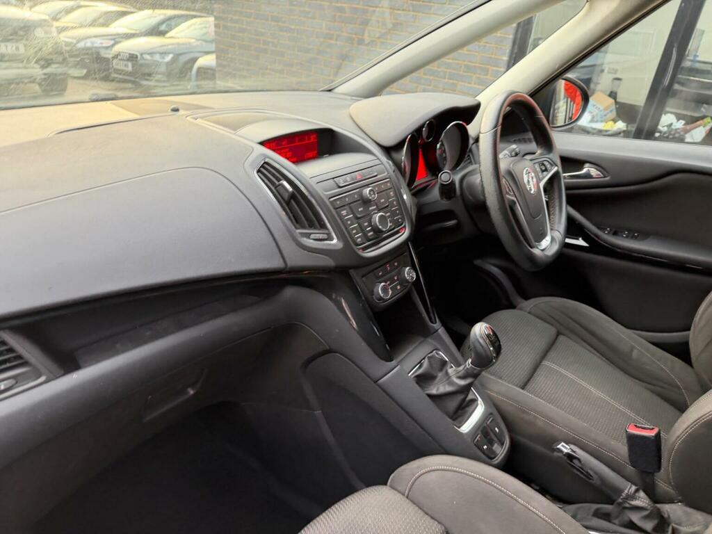 Vauxhall Zafira Tourer Tech Line White #17