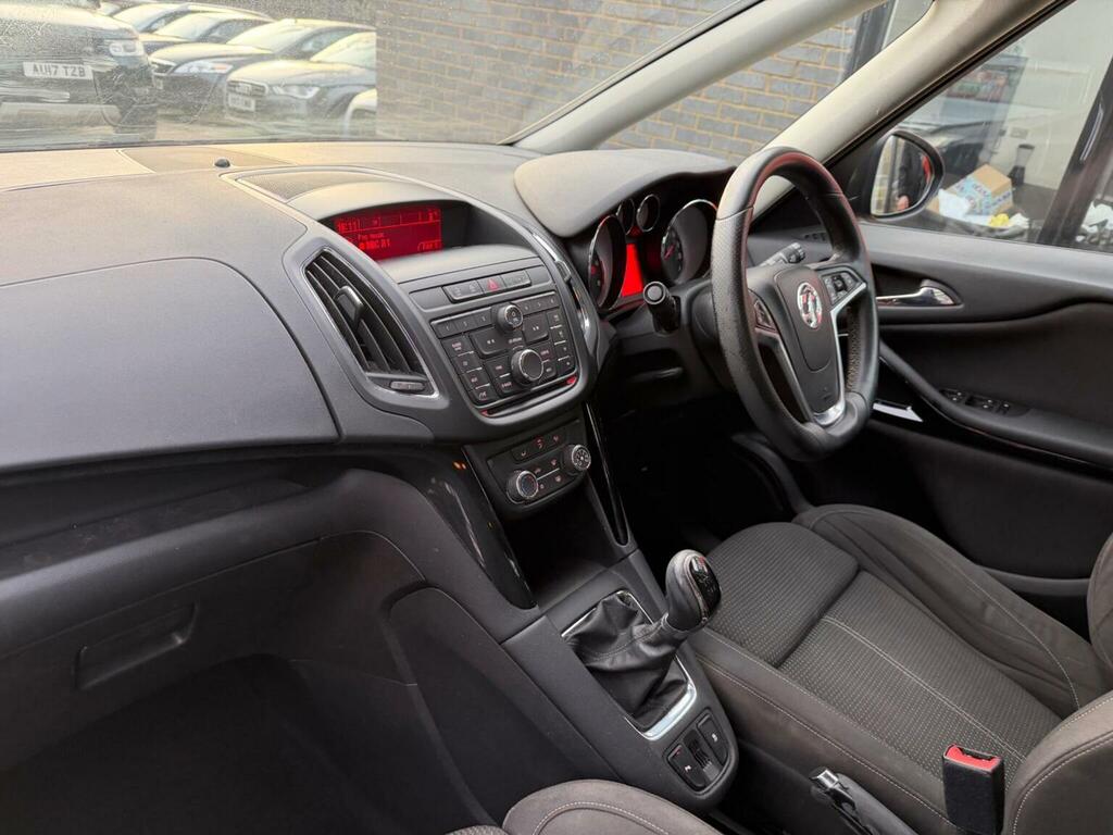 Vauxhall Zafira Tourer Tech Line White #15