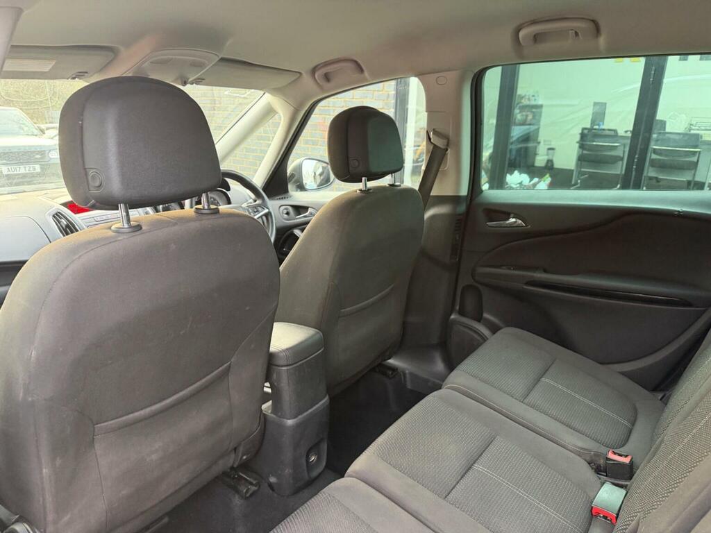 Vauxhall Zafira Tourer Tech Line White #26