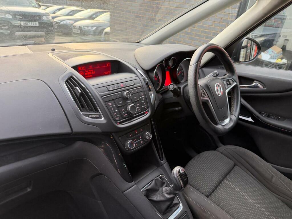 Vauxhall Zafira Tourer Tech Line White #16