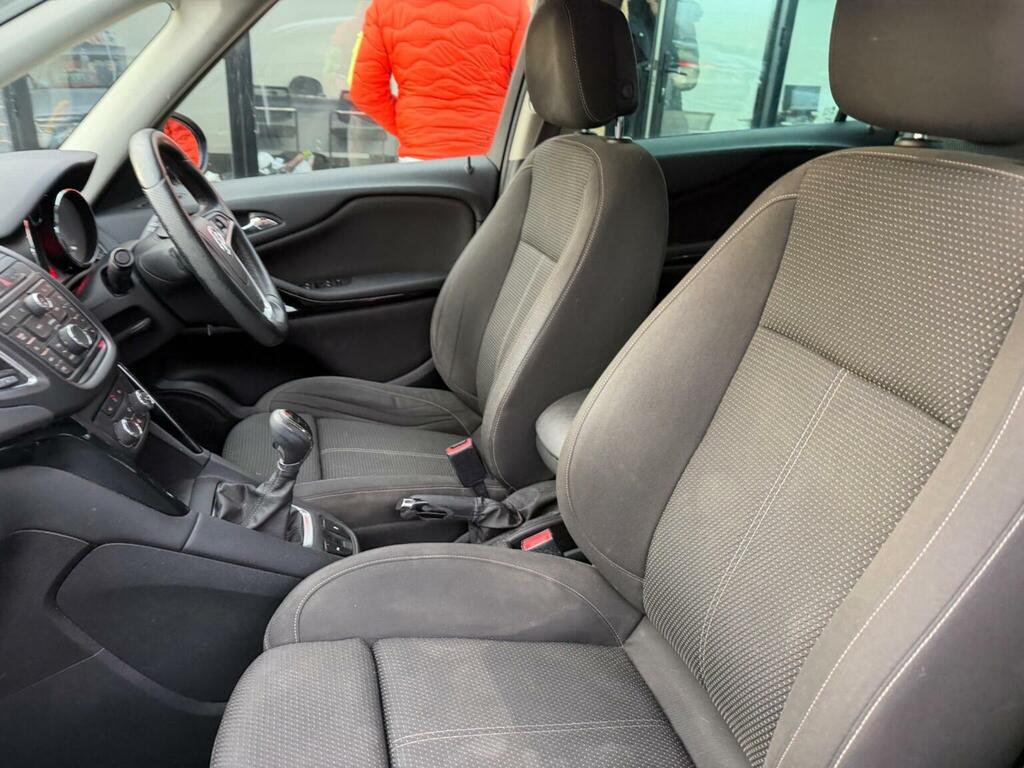 Vauxhall Zafira Tourer Tech Line White #42