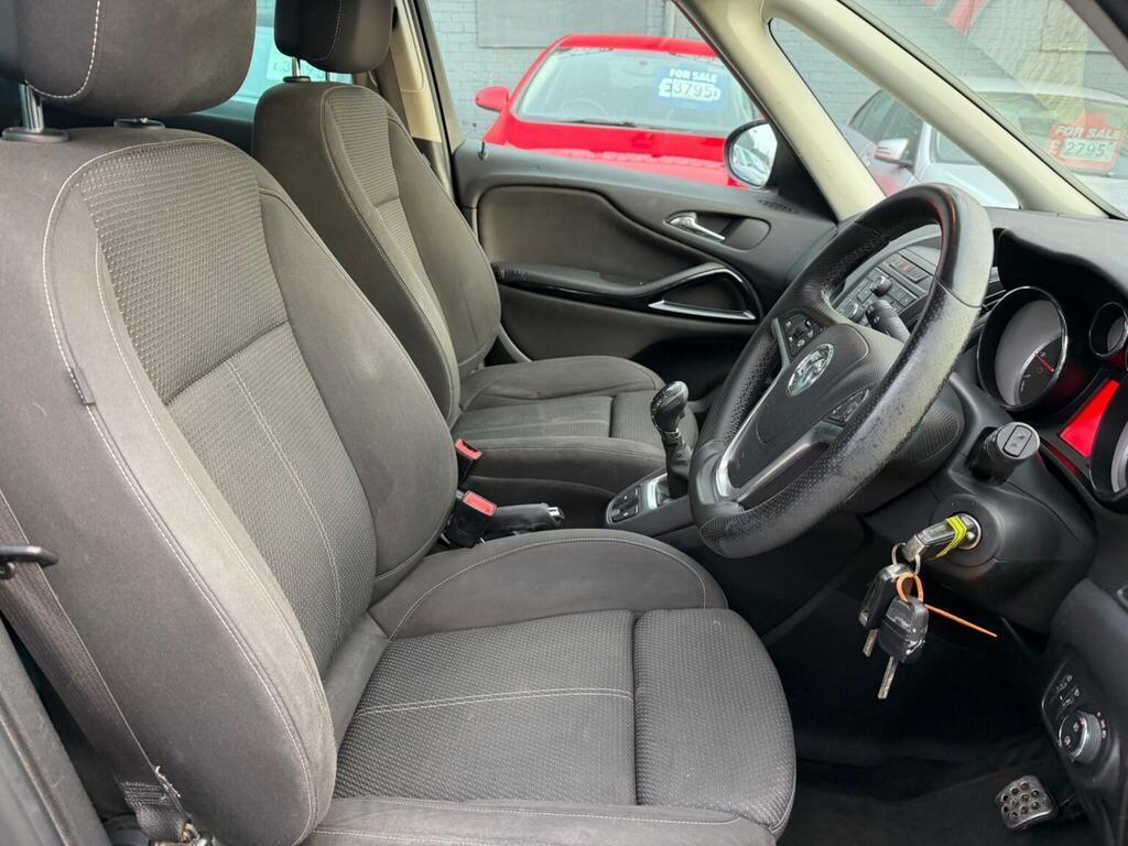 Vauxhall Zafira Tourer Tech Line White #24