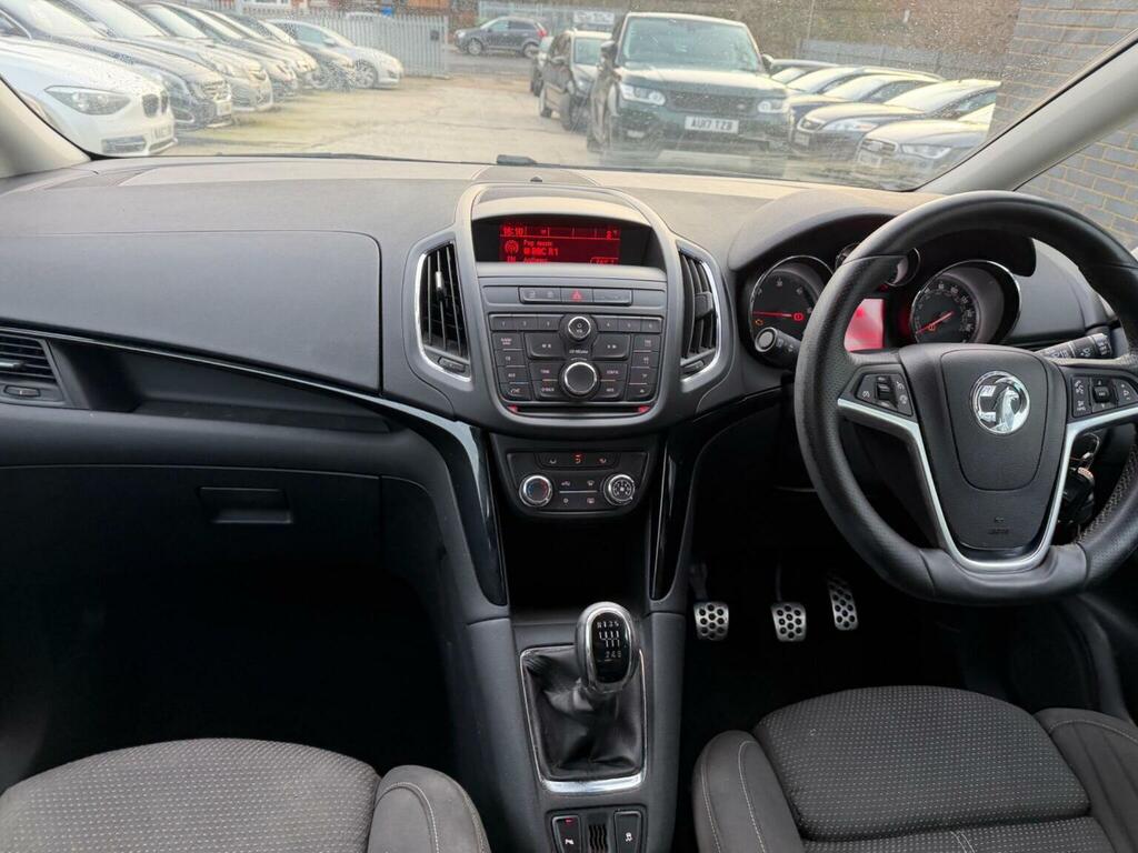 Vauxhall Zafira Tourer Tech Line White #19