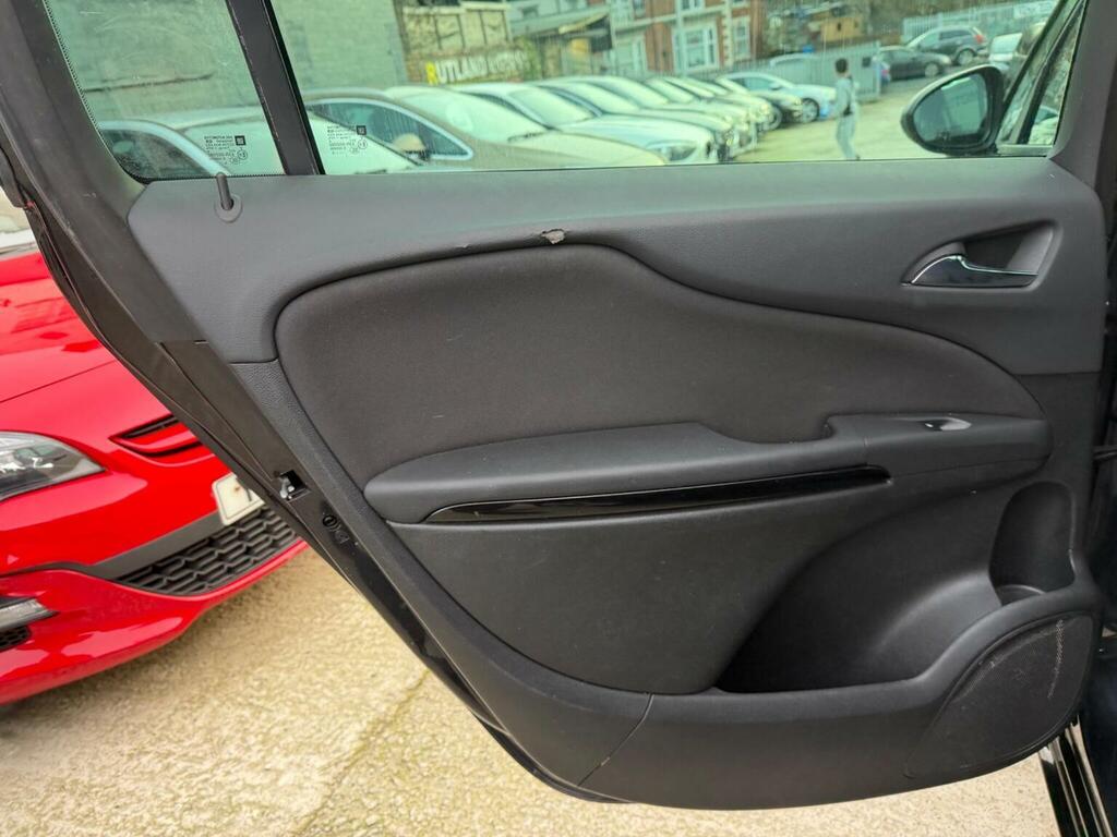 Vauxhall Zafira Tourer Tech Line White #34