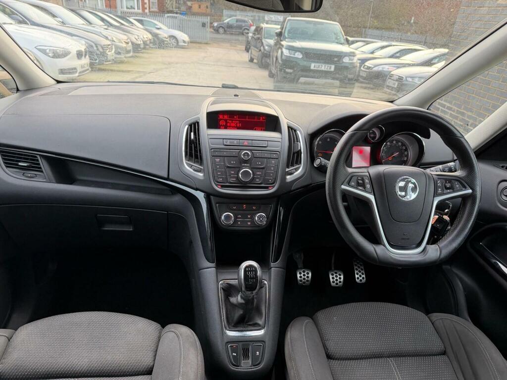 Vauxhall Zafira Tourer Tech Line White #20