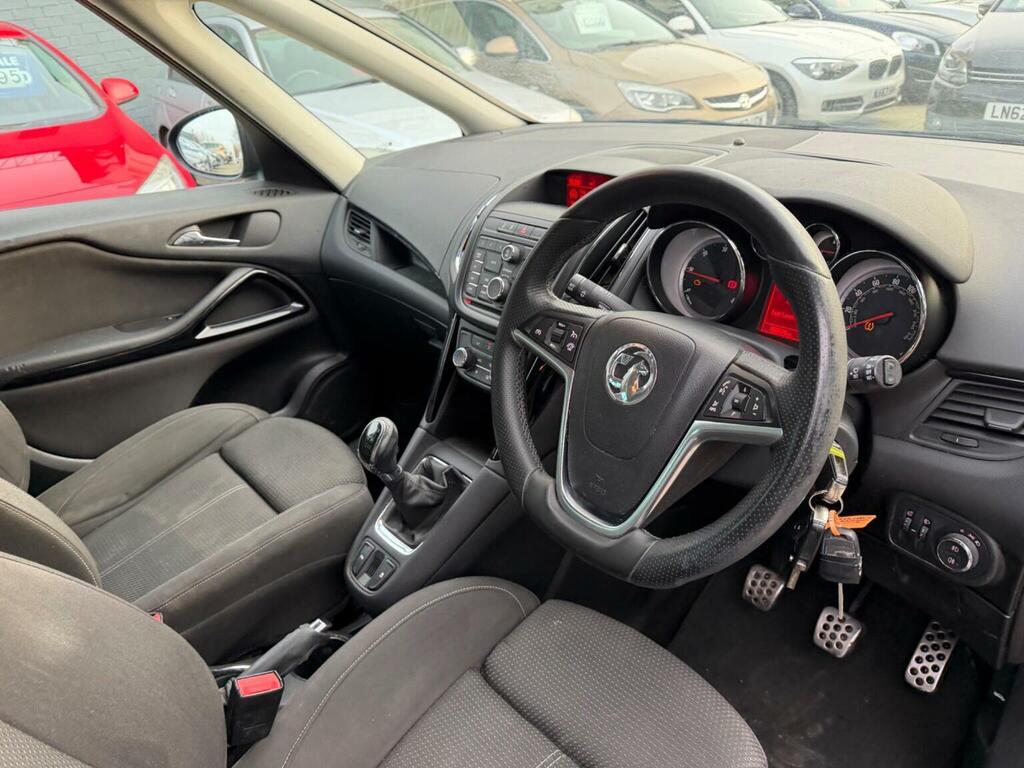 Vauxhall Zafira Tourer Tech Line White #21