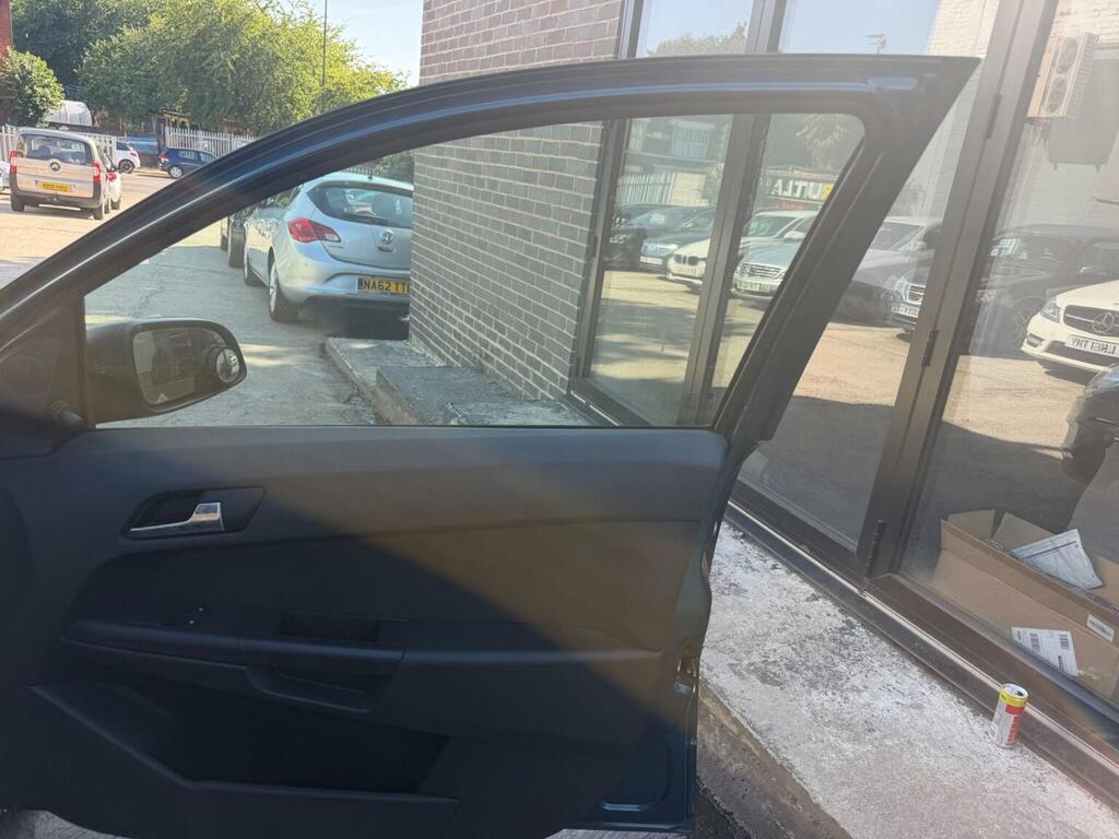 Vauxhall Astra 1.6I 16V Club Silver #9