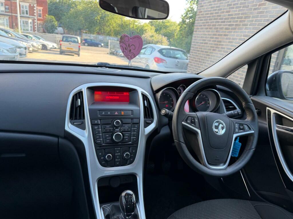 Vauxhall Astra 1.6 16V Exclusiv Euro 5 2011 Grey #19