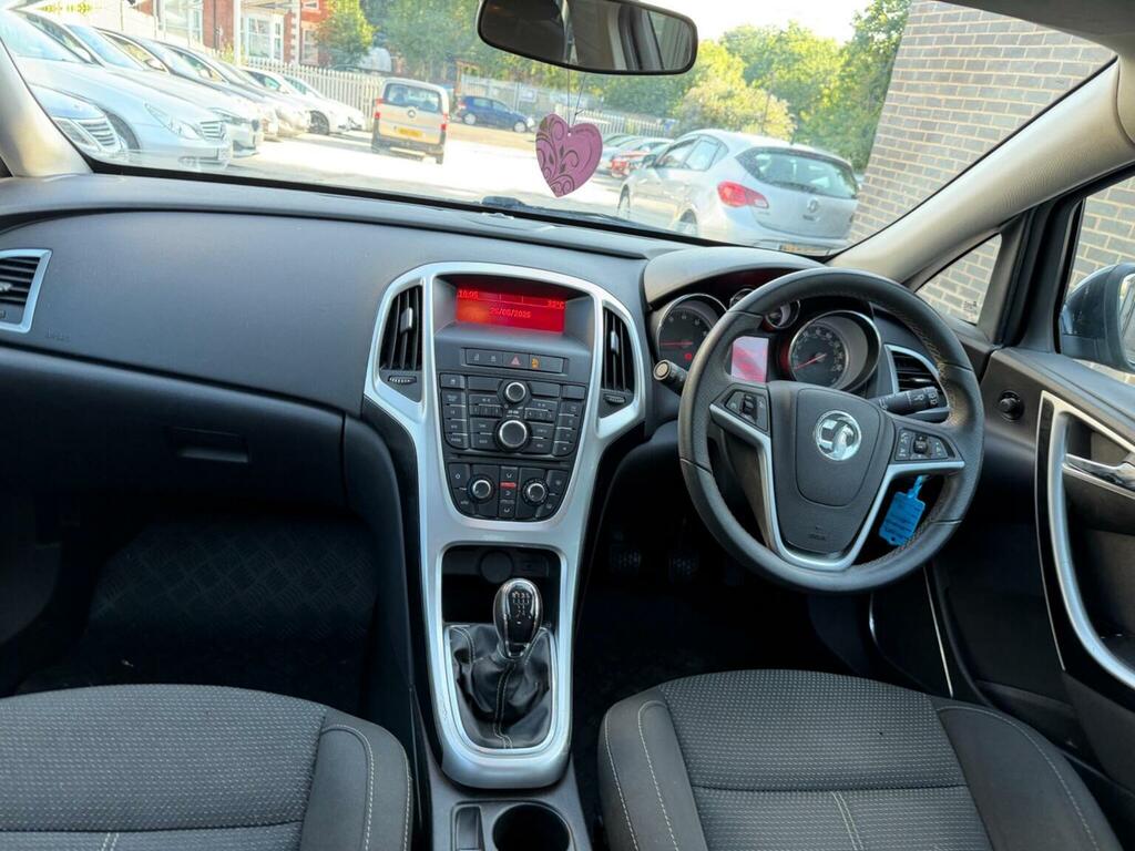 Vauxhall Astra 1.6 16V Exclusiv Euro 5 2011 Grey #21