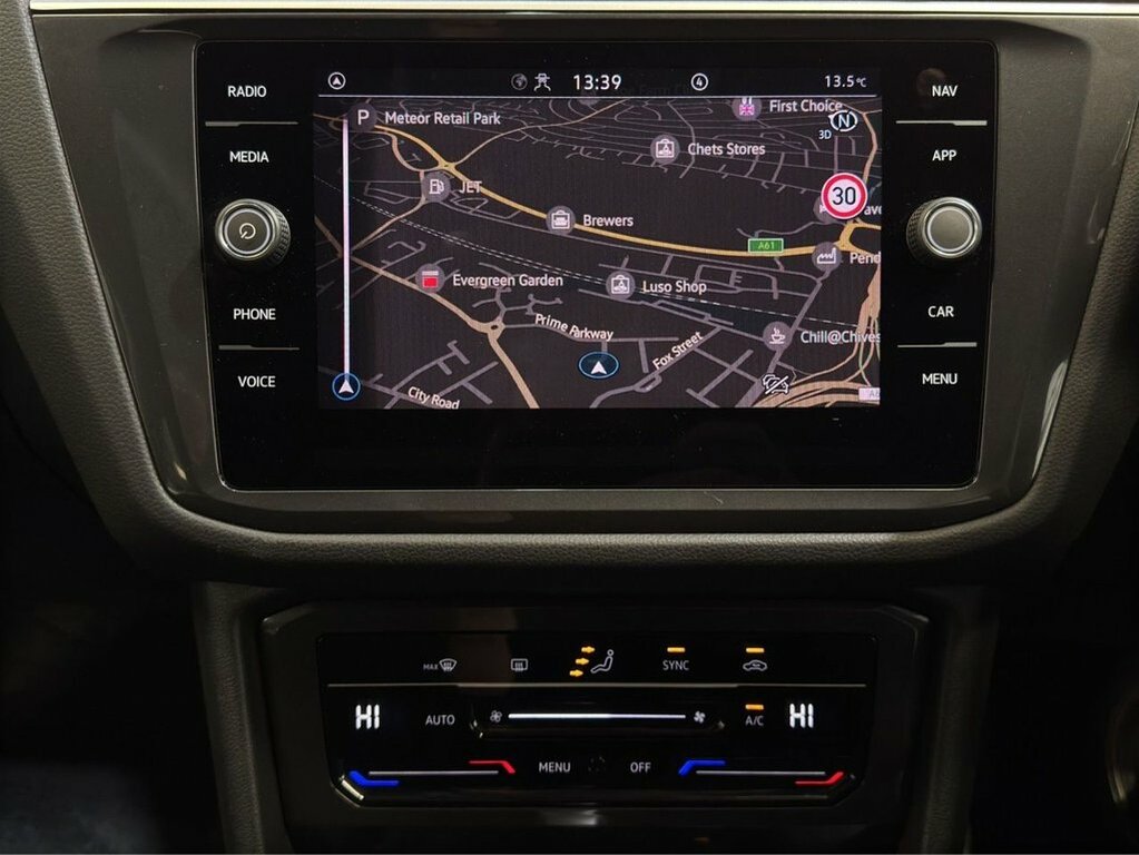 Volkswagen Tiguan Allspace 1.5 Tsi Life Grey #9