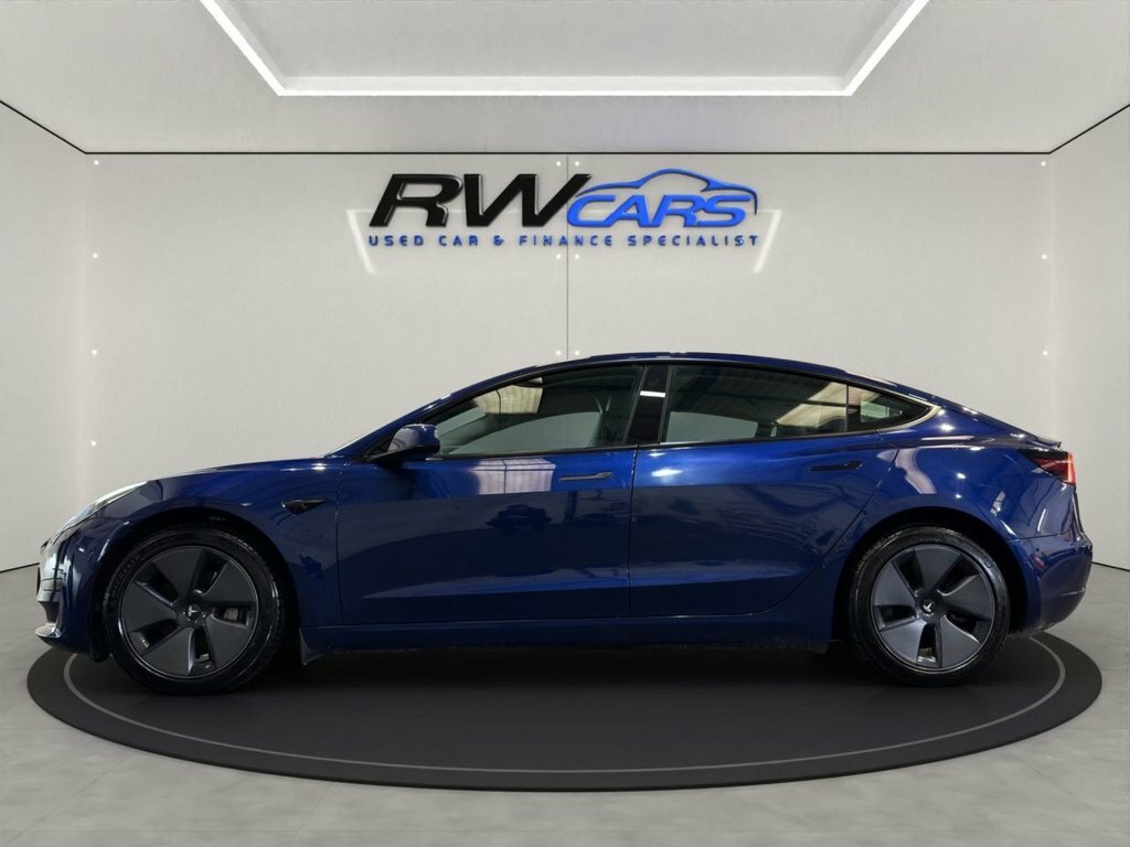 Tesla Model 3 Saloon Blue