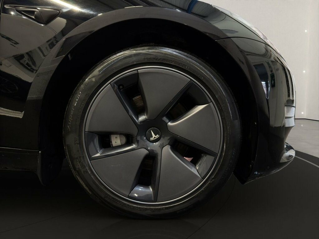 Tesla Model 3 Saloon Black #6