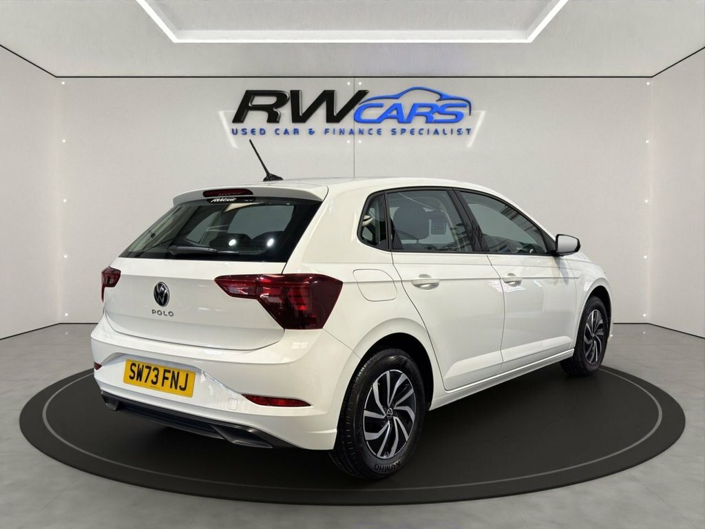 Volkswagen Polo 1L Life White #4