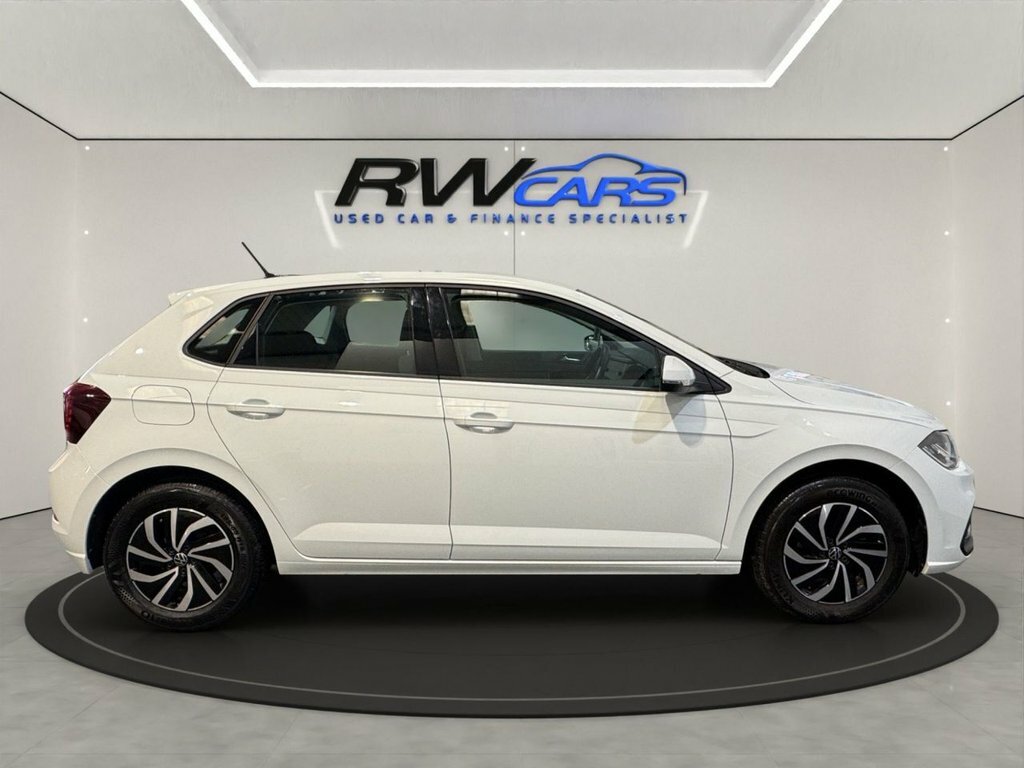 Volkswagen Polo 1L Life White #5