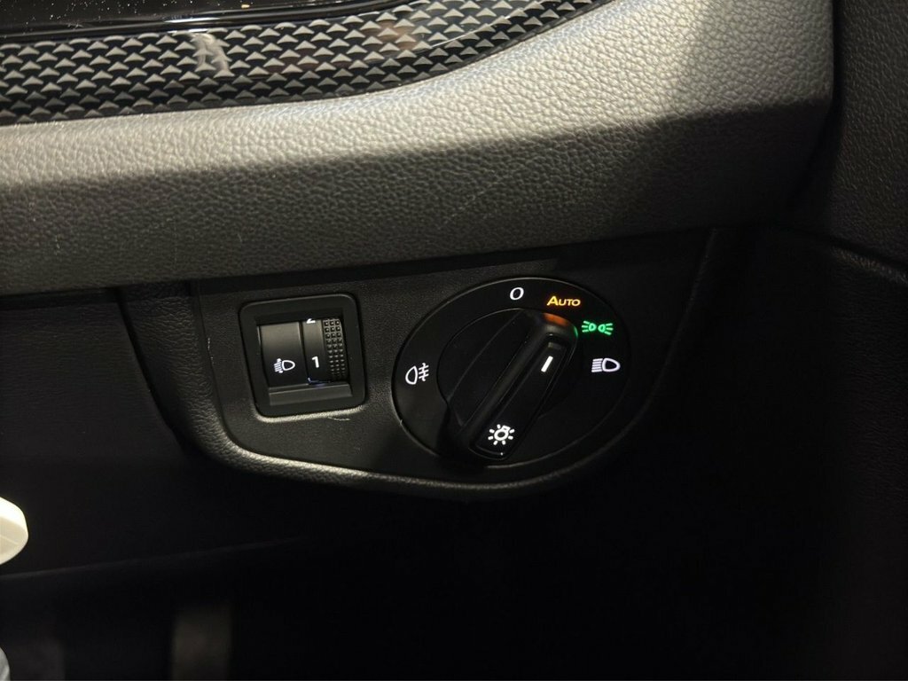 Volkswagen Polo Hatchback White #15