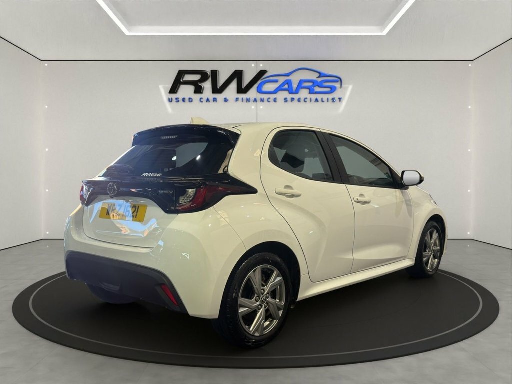 Toyota Yaris 1.5L Icon White #3