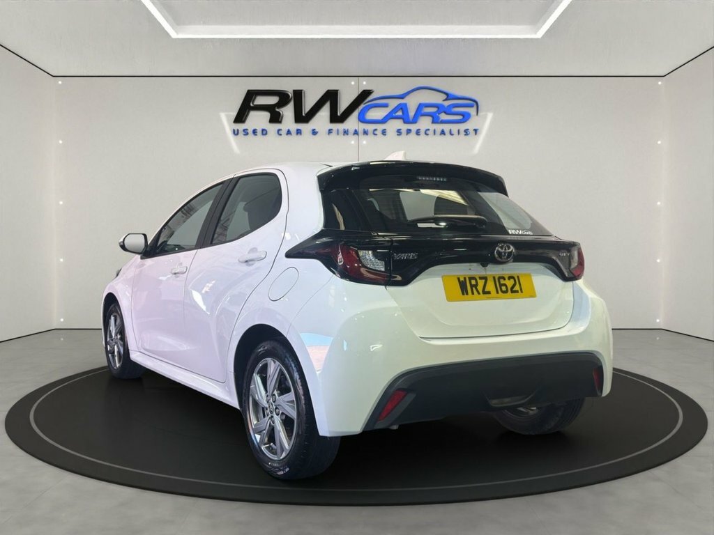 Toyota Yaris 1.5L Icon White #2