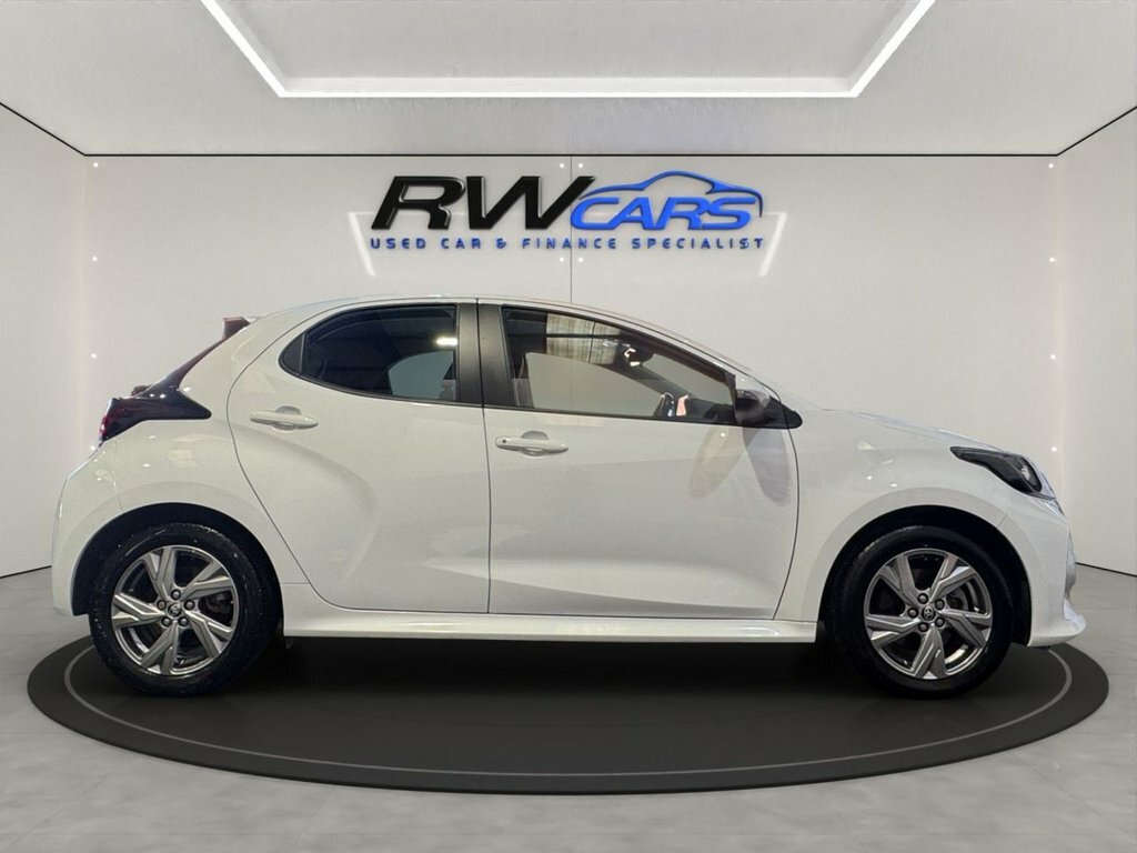 Toyota Yaris 1.5L Icon White #4