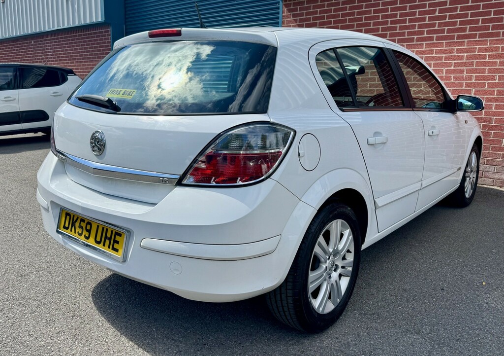 Vauxhall Astra 1.6 I 16V Design White #5