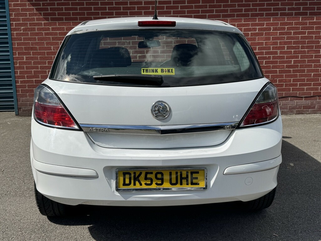 Vauxhall Astra 1.6 I 16V Design White #6
