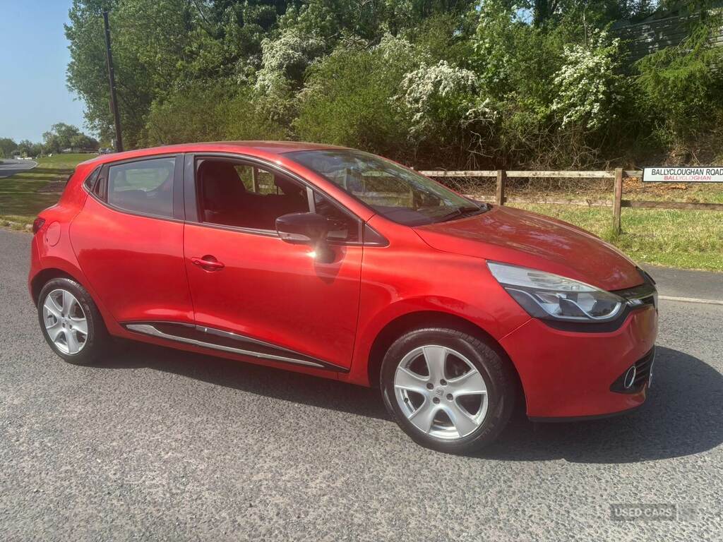 Renault Clio 1.2 16V Dynamique Medianav Red