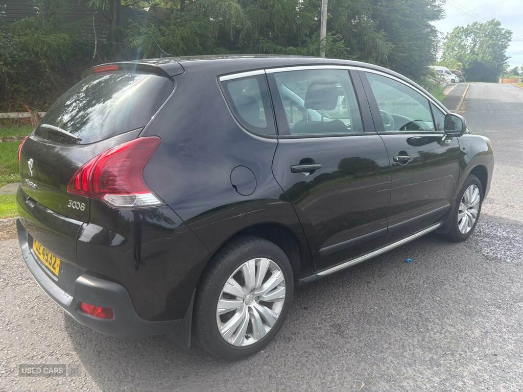 Peugeot 3008 1.6 Bluehdi 120 Active YJZ4932 Black #6