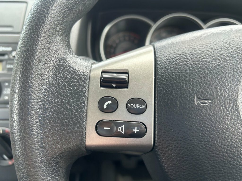 Nissan Tiida Hatchback Hatchback 2009 Silver #16
