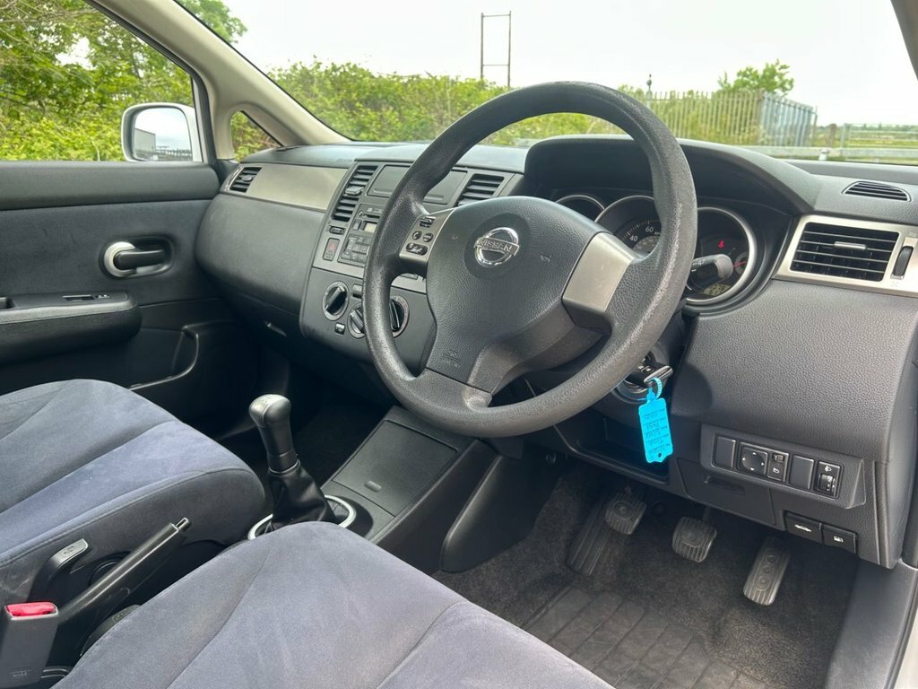 Nissan Tiida Hatchback Hatchback 2009 Silver #14