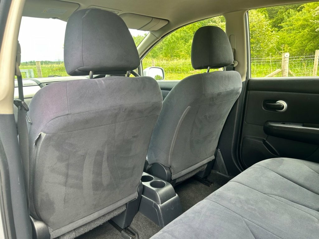 Nissan Tiida Hatchback Hatchback 2009 Silver #30