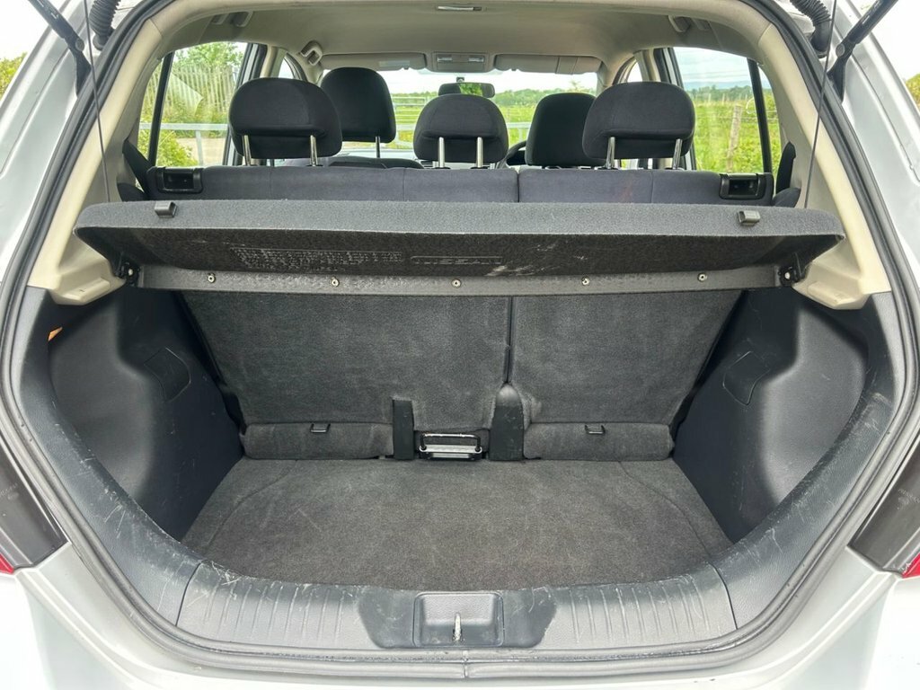 Nissan Tiida Hatchback Hatchback 2009 Silver #13