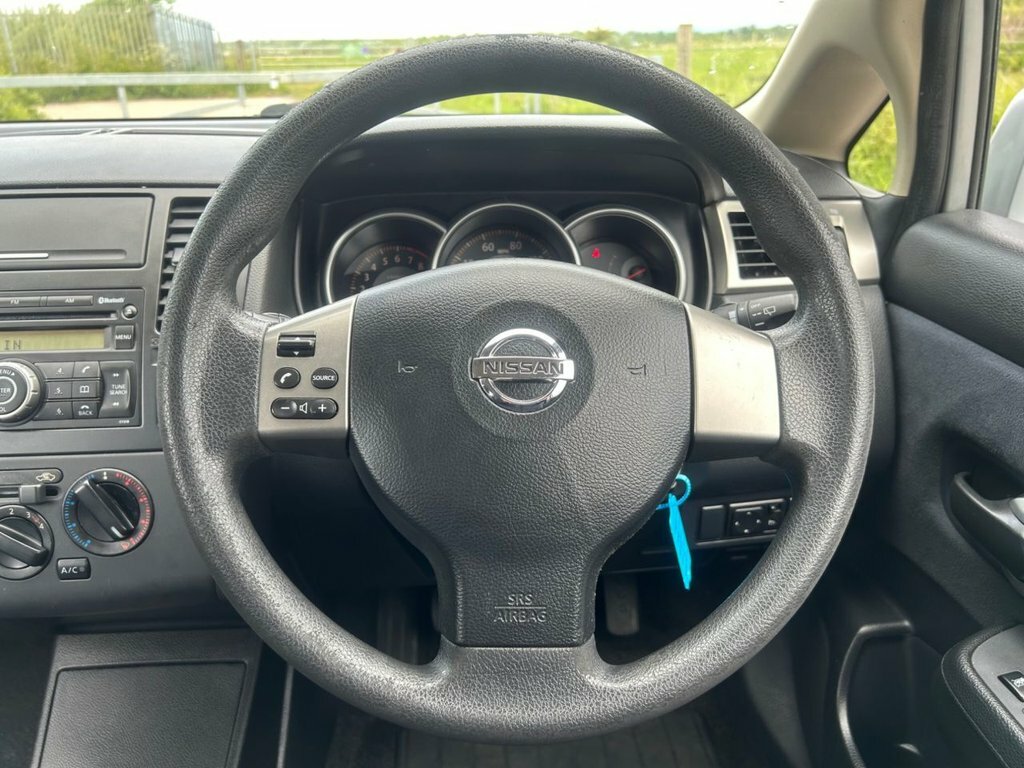 Nissan Tiida Hatchback Hatchback 2009 Silver #15