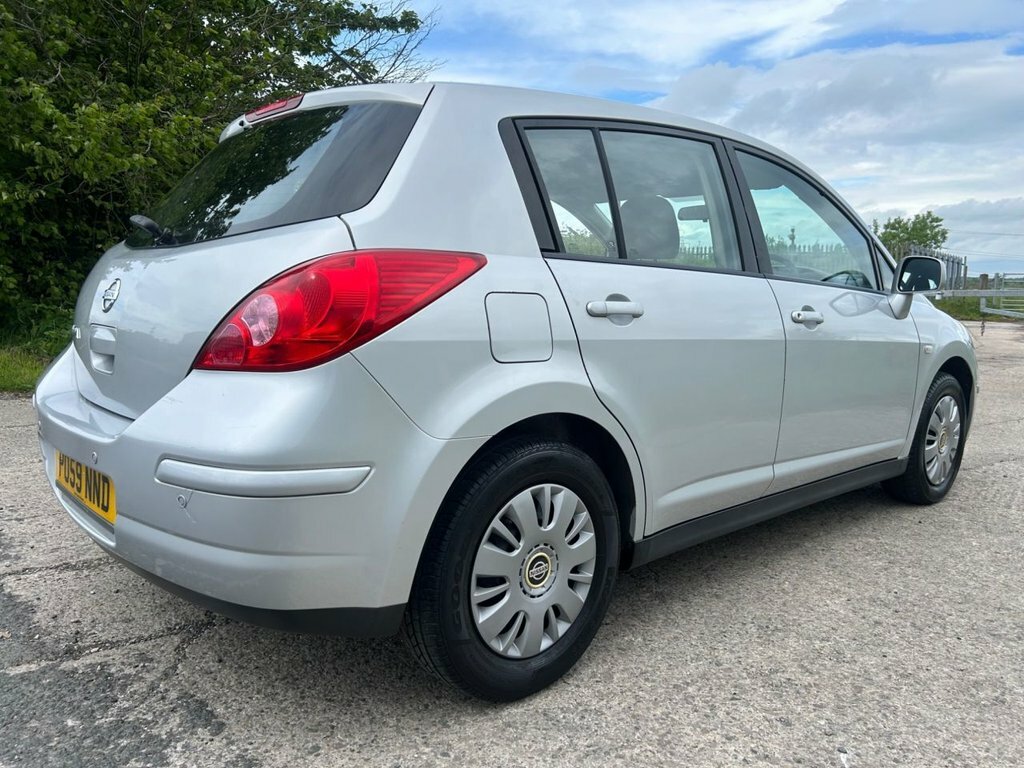 Nissan Tiida Hatchback Hatchback 2009 Silver #11