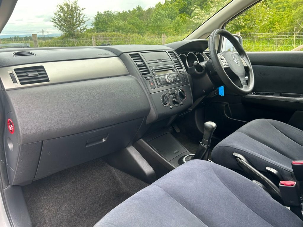 Nissan Tiida Hatchback Hatchback 2009 Silver #28