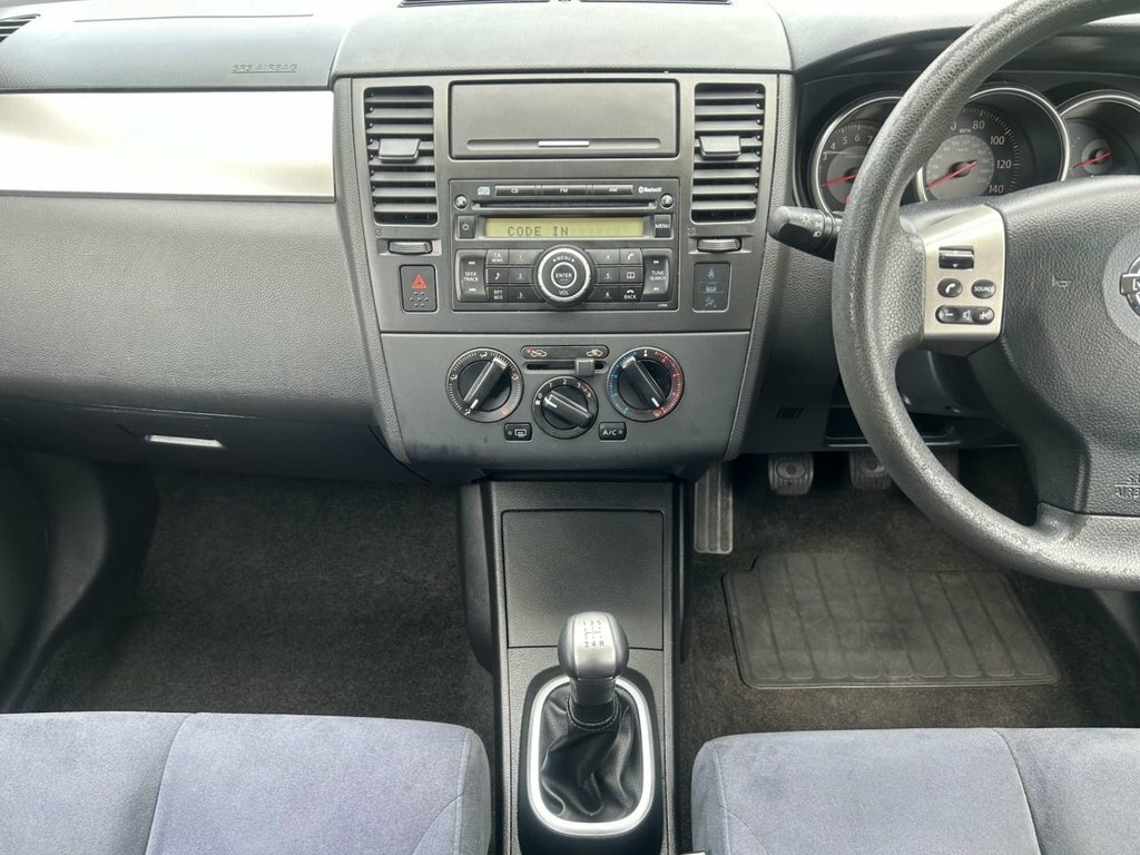 Nissan Tiida Hatchback Hatchback 2009 Silver #23