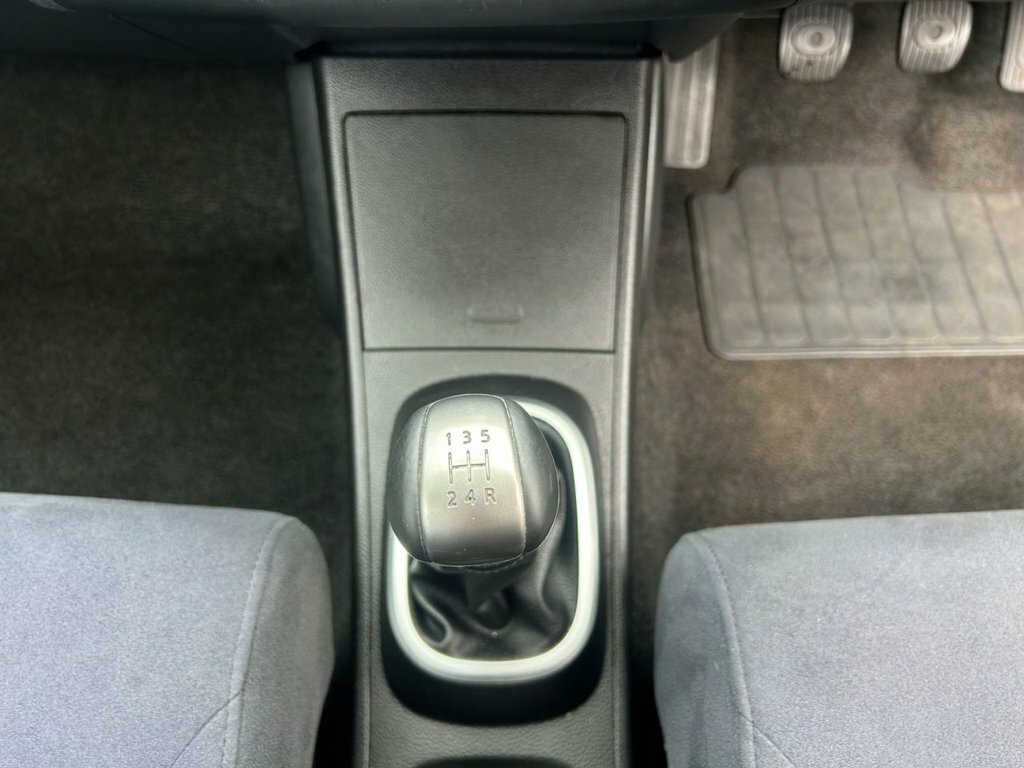 Nissan Tiida Hatchback Hatchback 2009 Silver #26
