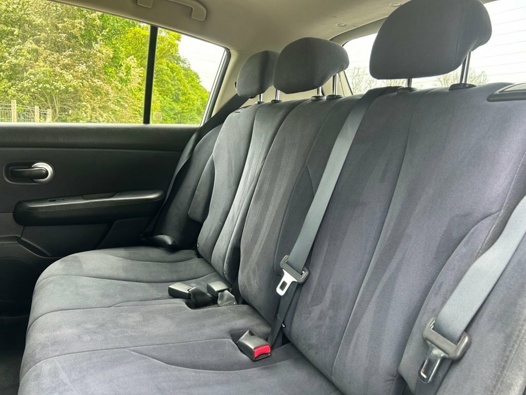 Nissan Tiida Hatchback Hatchback 2009 Silver #31