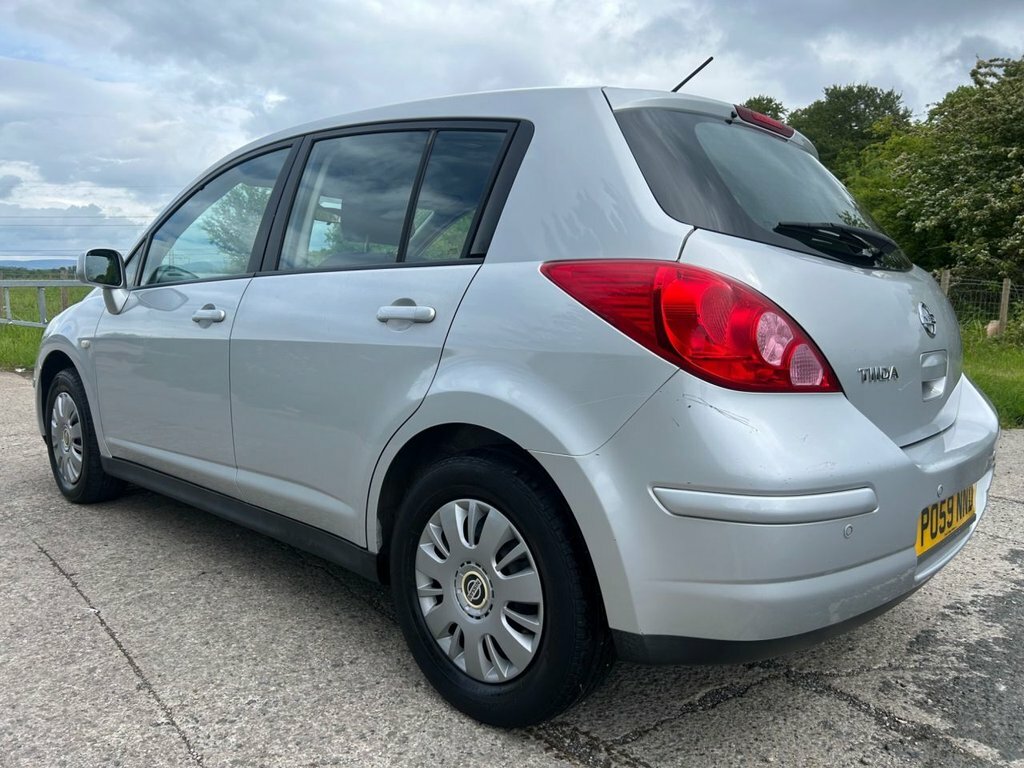Nissan Tiida Hatchback Hatchback 2009 Silver #12