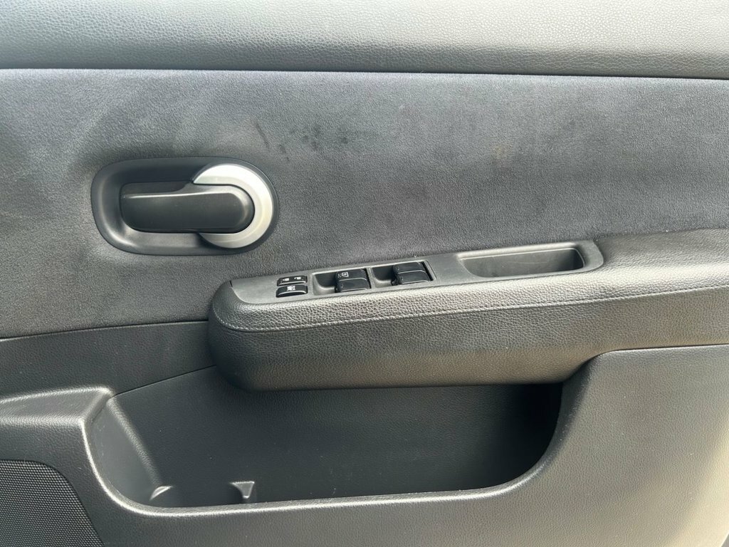 Nissan Tiida Hatchback Hatchback 2009 Silver #21