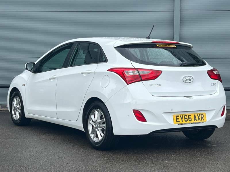 Hyundai I30 1.6 Crdi Blue Drive Se - 2016 66 EY66AXR White #3