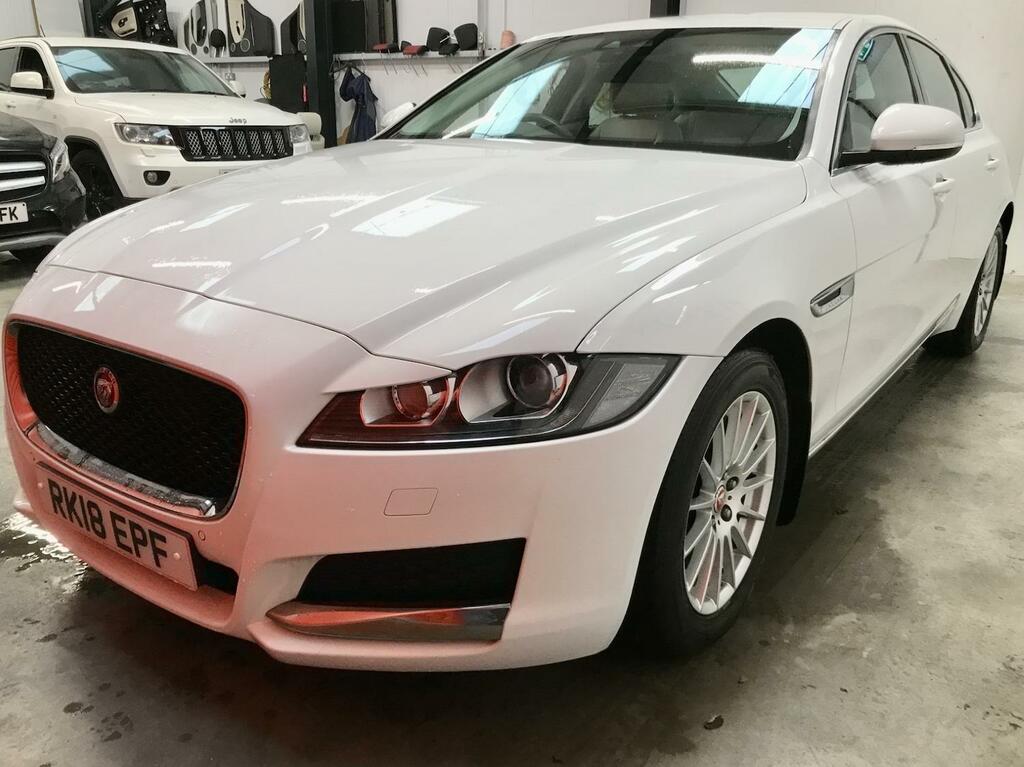 Jaguar XF 2.0D Prestige White #2