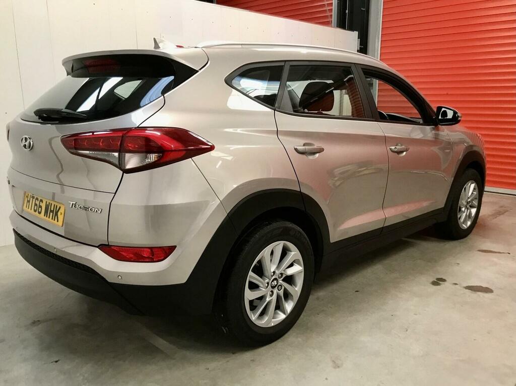 Hyundai Tucson 1.7 Crdi Blue Drive Se Nav 2Wd Dct HT66WHK White #5