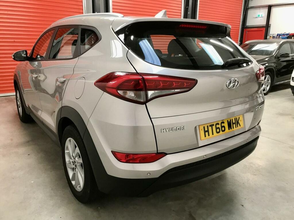 Hyundai Tucson 1.7 Crdi Blue Drive Se Nav 2Wd Dct HT66WHK White #4
