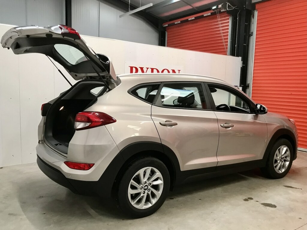 Hyundai Tucson 1.7 Crdi Blue Drive Se Nav 2Wd Dct HT66WHK White #3