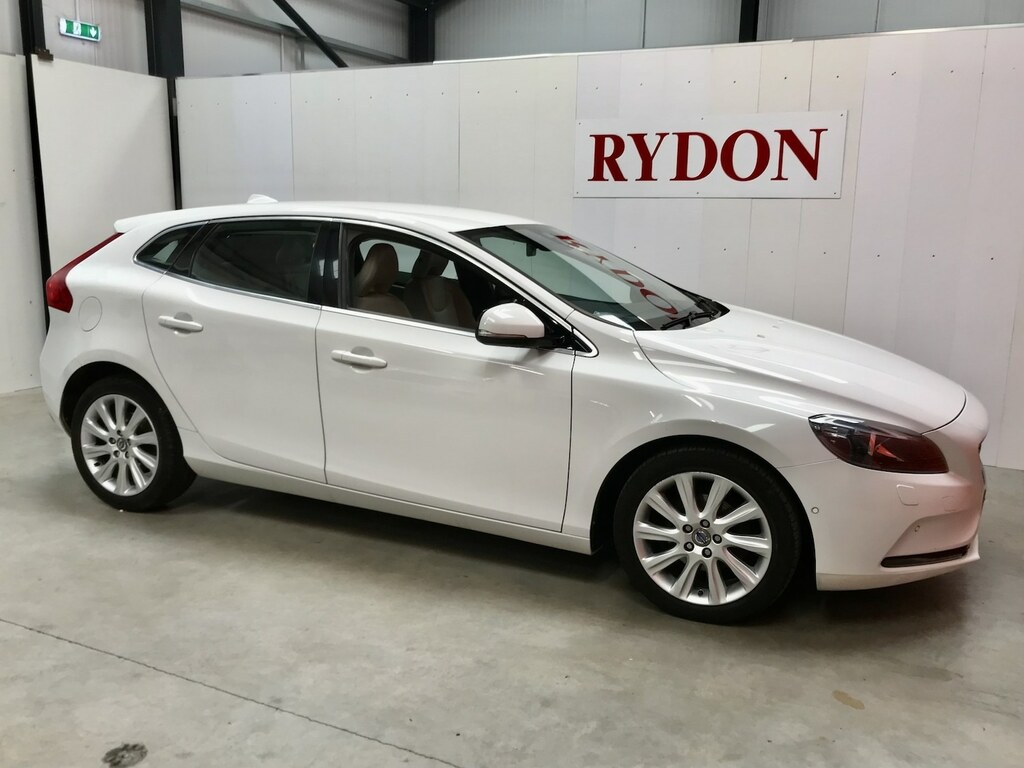 Volvo V40 D2 Se Lux White