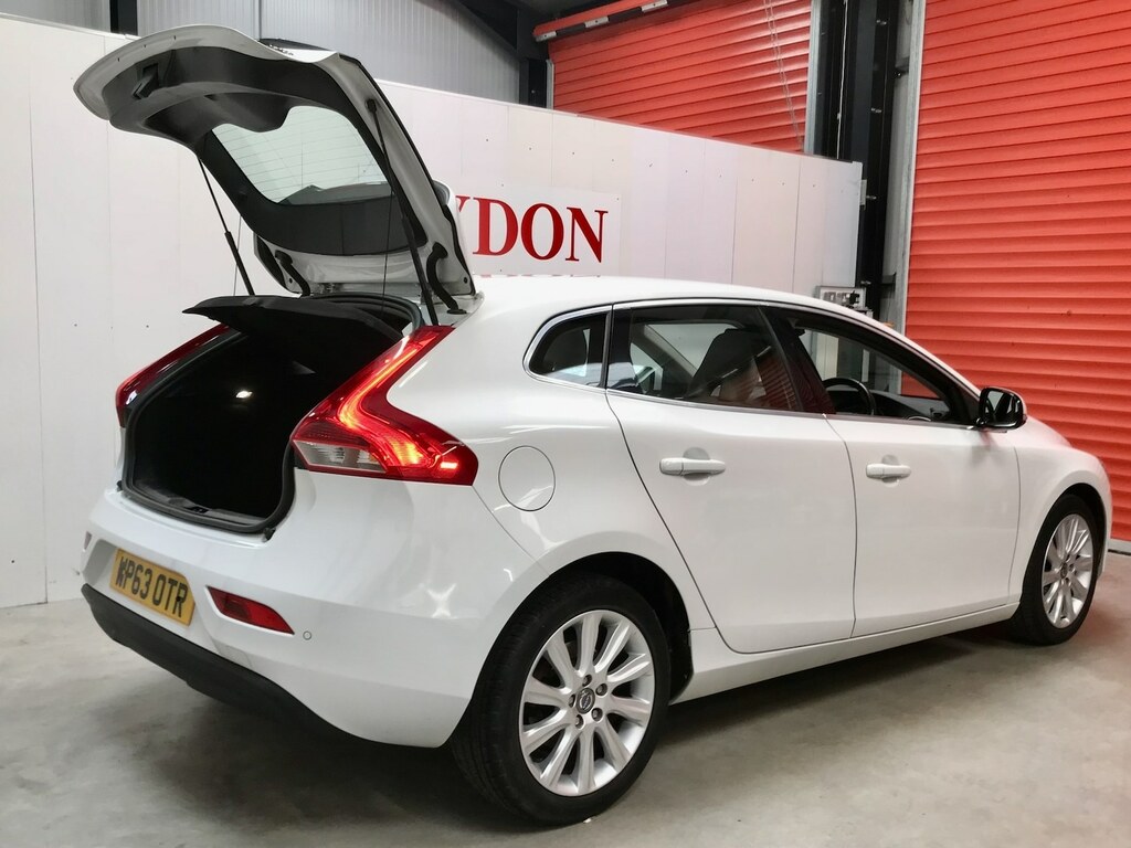 Volvo V40 D2 Se Lux WP63OTR White #4