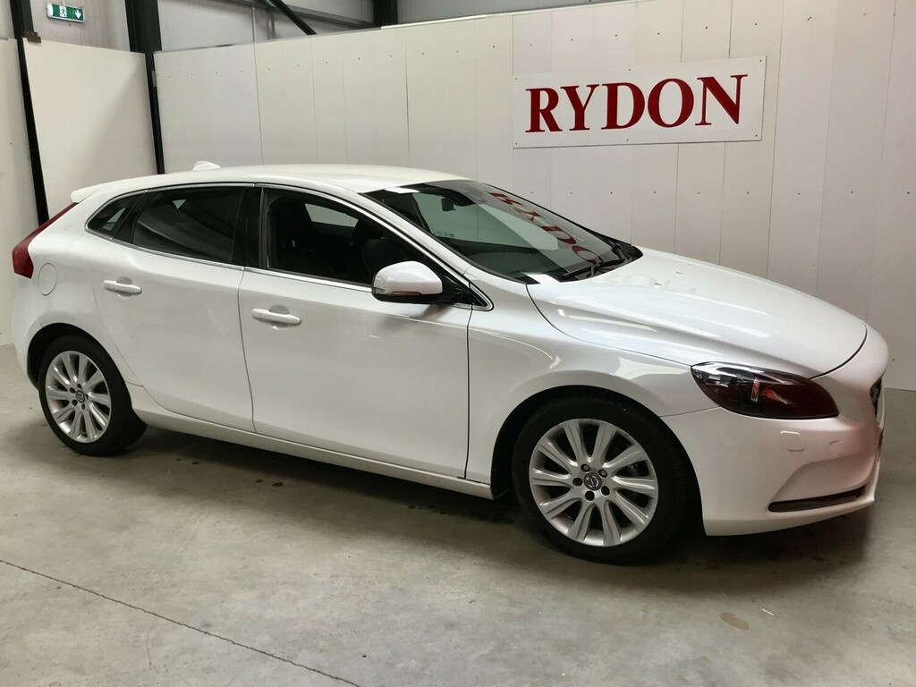 Volvo V40 D2 Se Lux White