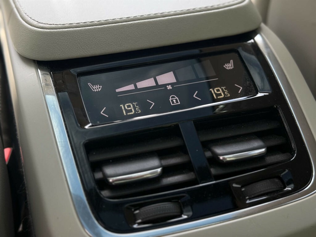 Volvo XC90 #24