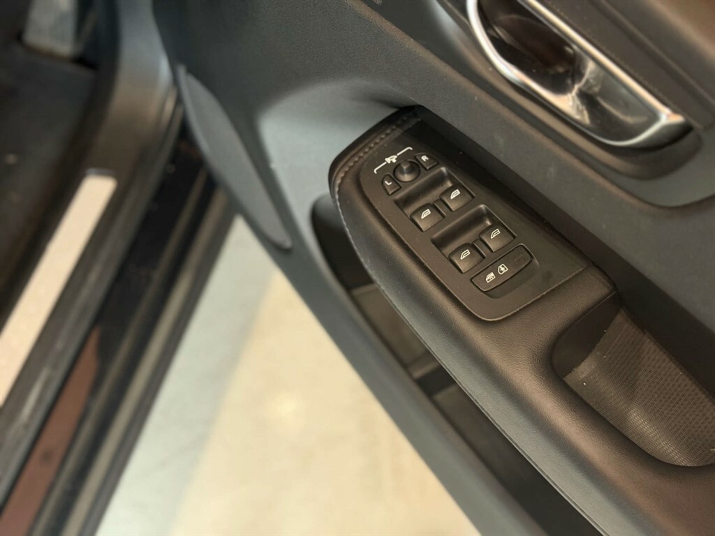 Volvo XC60 B4 Awd Mild Hybrid R-design, Black #21