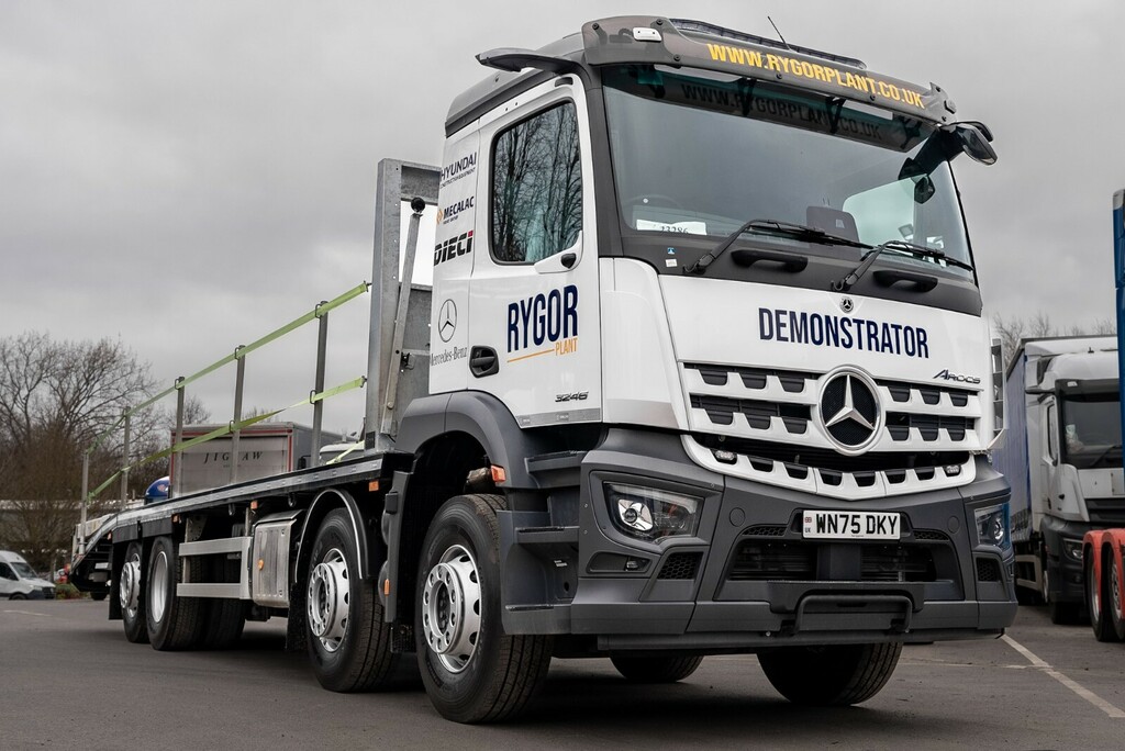 Mercedes-Benz 3246L 8X2 Beavertail WN75DKY White